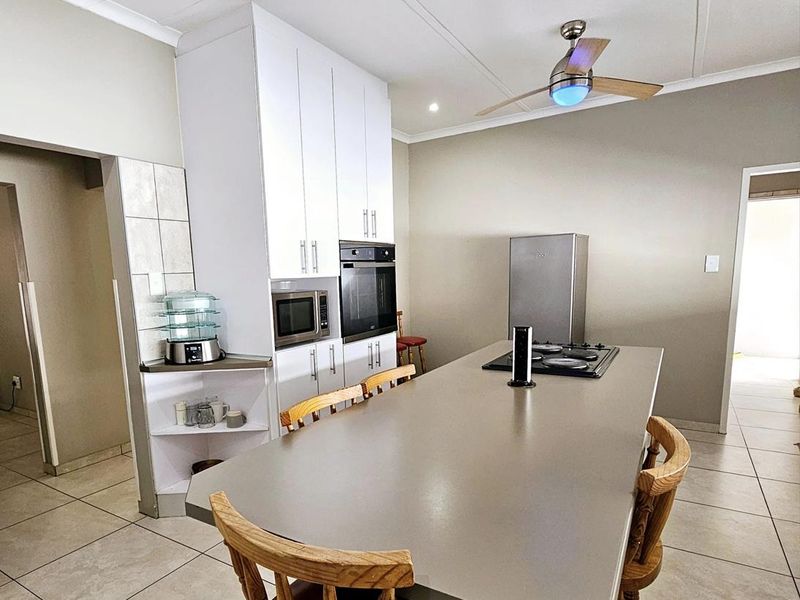 8 Bedroom House For Sale in Pionierspark - Photo 6