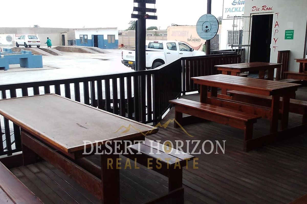 HENTIES BAY, CENTRAL | PUB AND GRILL FOR SALE - Photo 2