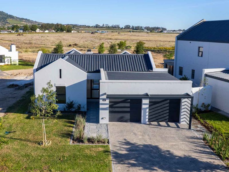 Modern and Secure Three-Bedroom Family Home with an Outdoor Lifestyle in Paarl Valleij Lifestyle Estate & Farm - Photo 3