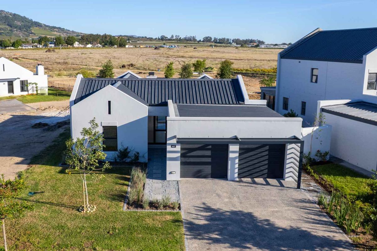 Modern and Secure Three-Bedroom Family Home with an Outdoor Lifestyle in Paarl Valleij Lifestyle Estate & Farm - Photo 3