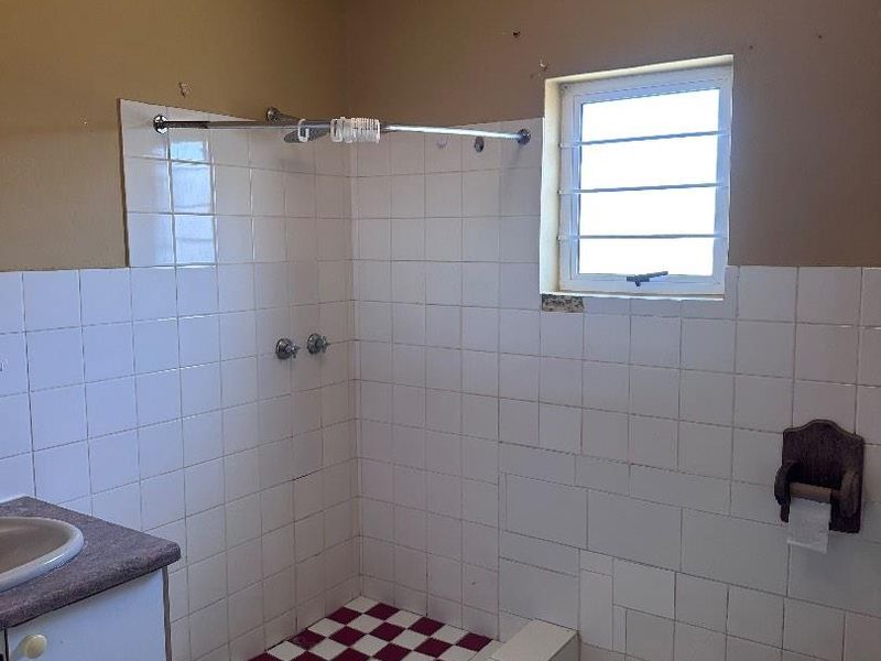 FOR SALE: SPACIOUS FAMILY HOME, TAMARISKIA, SWAKOPMUND - Photo 6