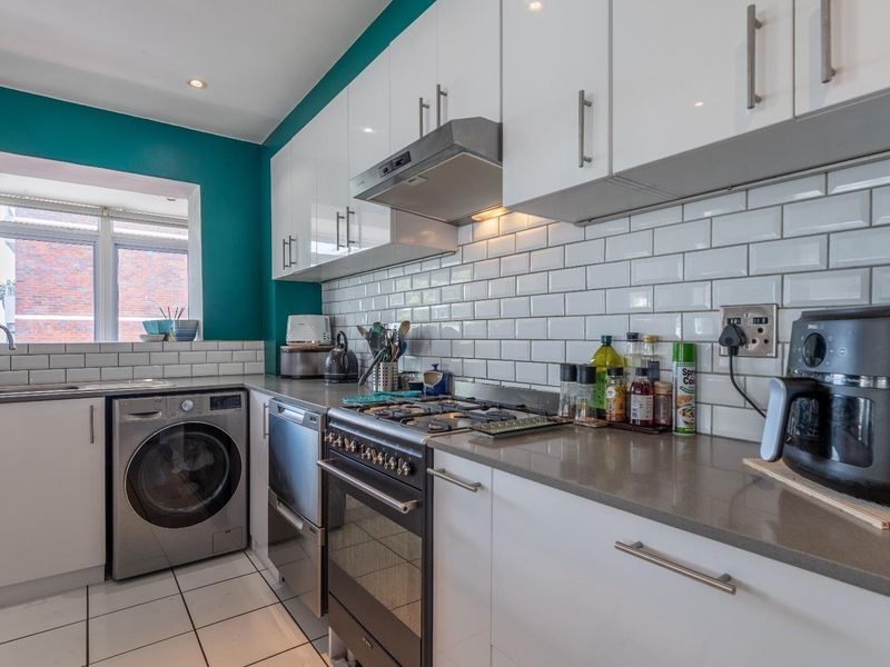 Easy Coastal Living in the Heart of Sea Point - Photo 10