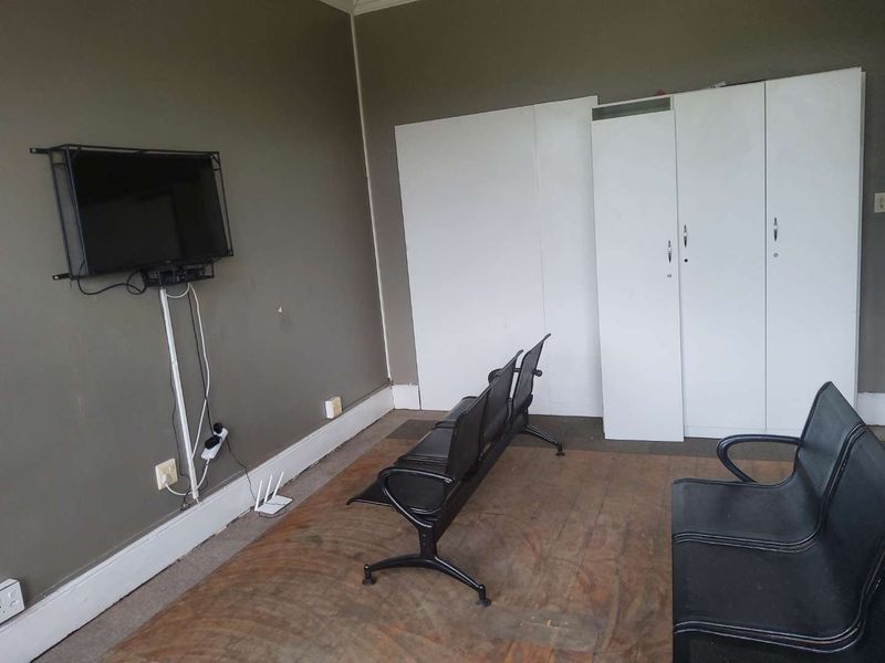 Stunning Investment Opportunity: Spacious Block of Flats in Prime Location - Photo 9