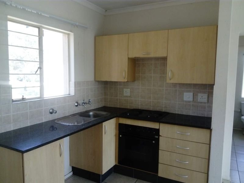 Apartment Flat for Sale in Klippoortjie Boksburg - Photo 4