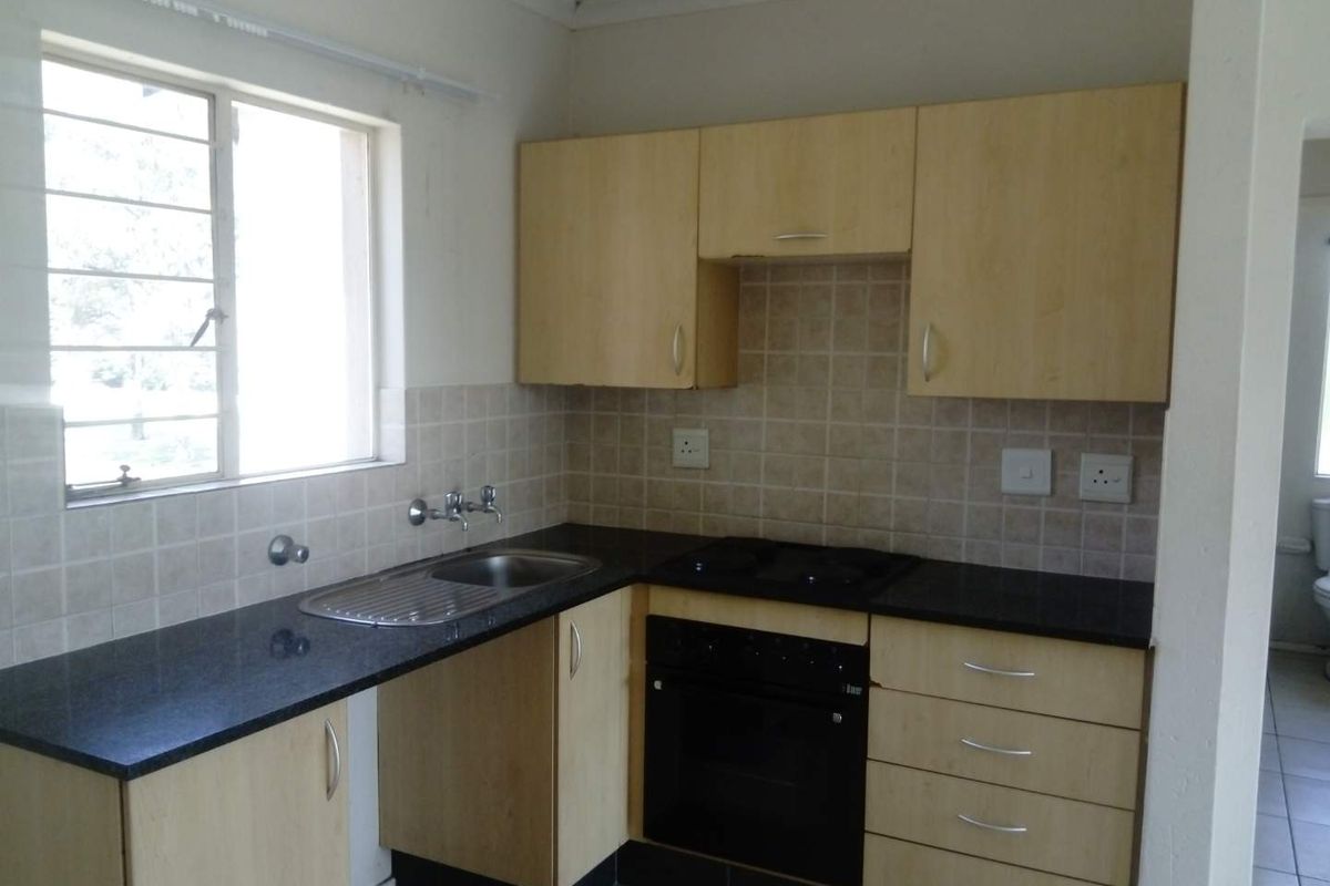 Apartment Flat for Sale in Klippoortjie Boksburg - Photo 4