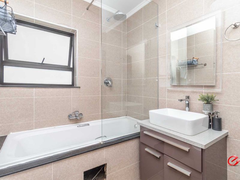 Apartment Close To Travel Links - Photo 3