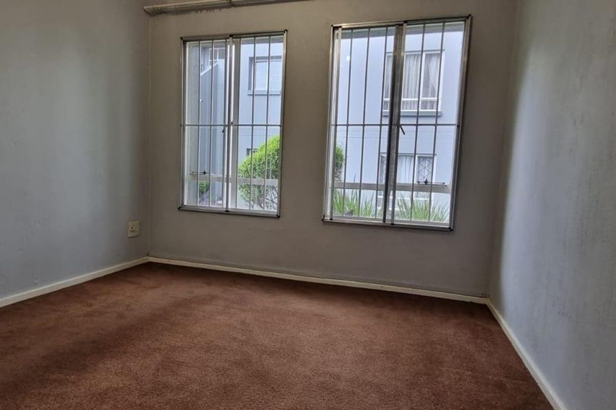 3 Bedroom Apartment for sale in Verwoerdpark - Photo 5