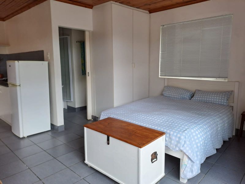Studio Flat to rent in Summerstrand - Photo 4