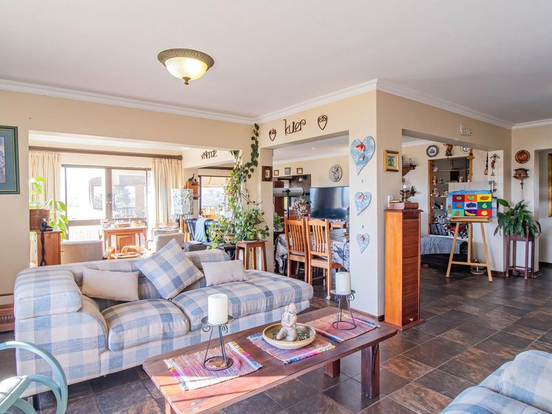 Luxurious 4 Bedroom Riverfront Home in Secure Estate on the Vaal River - Photo 10