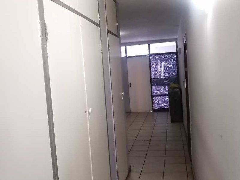 Spacious and Convenient Flat in the Heart of Sunnyside! - Photo 5