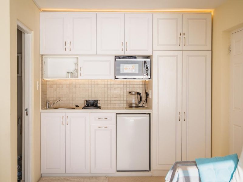 1 Fully furnished bedroom with en-suite in a house to rent - Photo 6