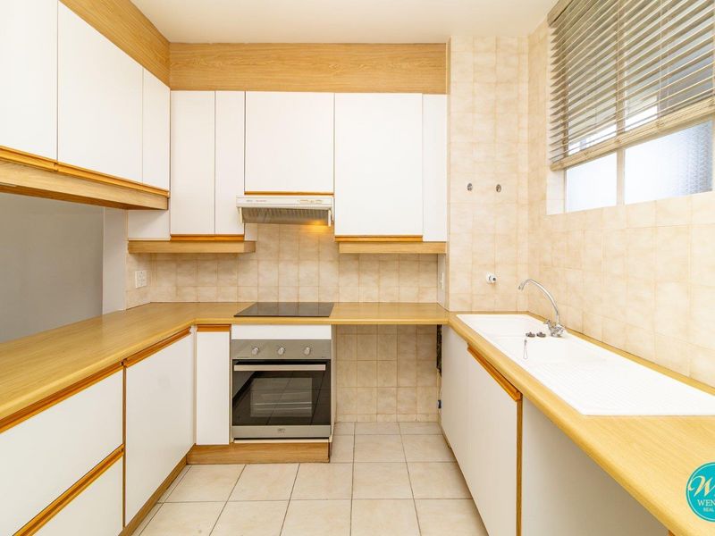 Sunny, Spacious & Perfectly Positioned! - Photo 2
