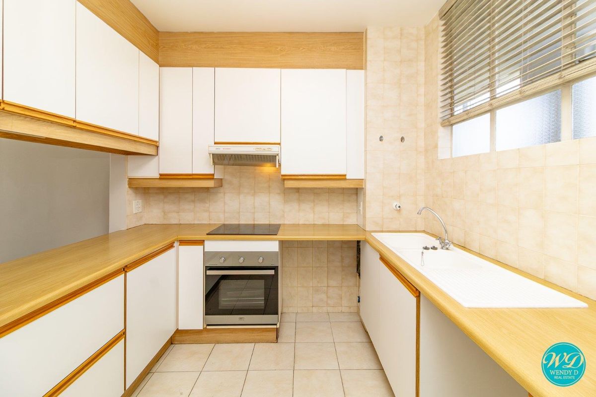 Sunny, Spacious & Perfectly Positioned! - Photo 2