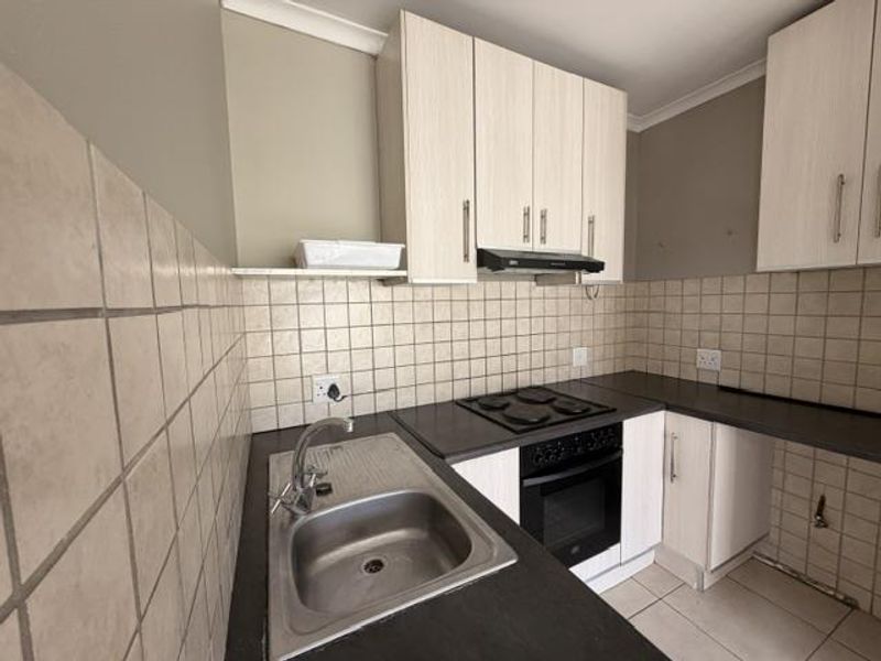 2 Beds unfurnished apartment with parking & balcony, close to Riverlands - Photo 10