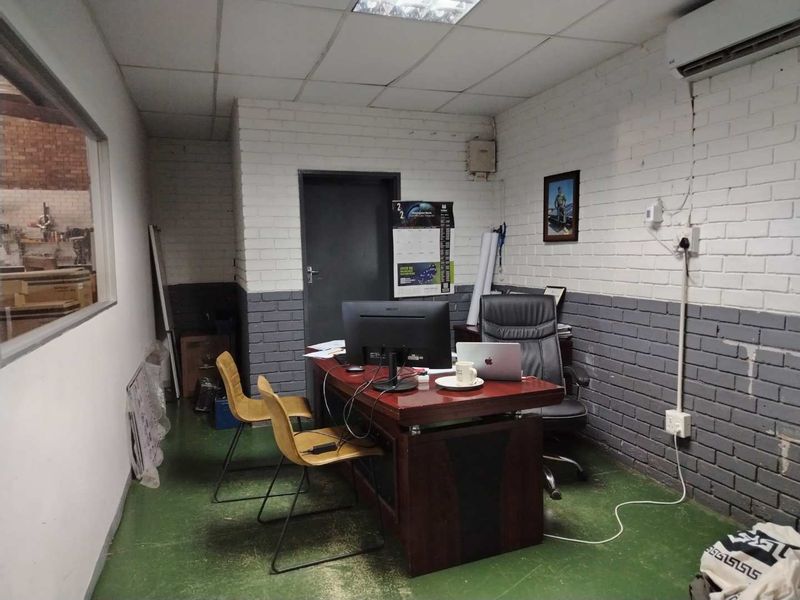 Prime Warehouse Lease in Alrode South: Elevate Your Business! - Photo 3