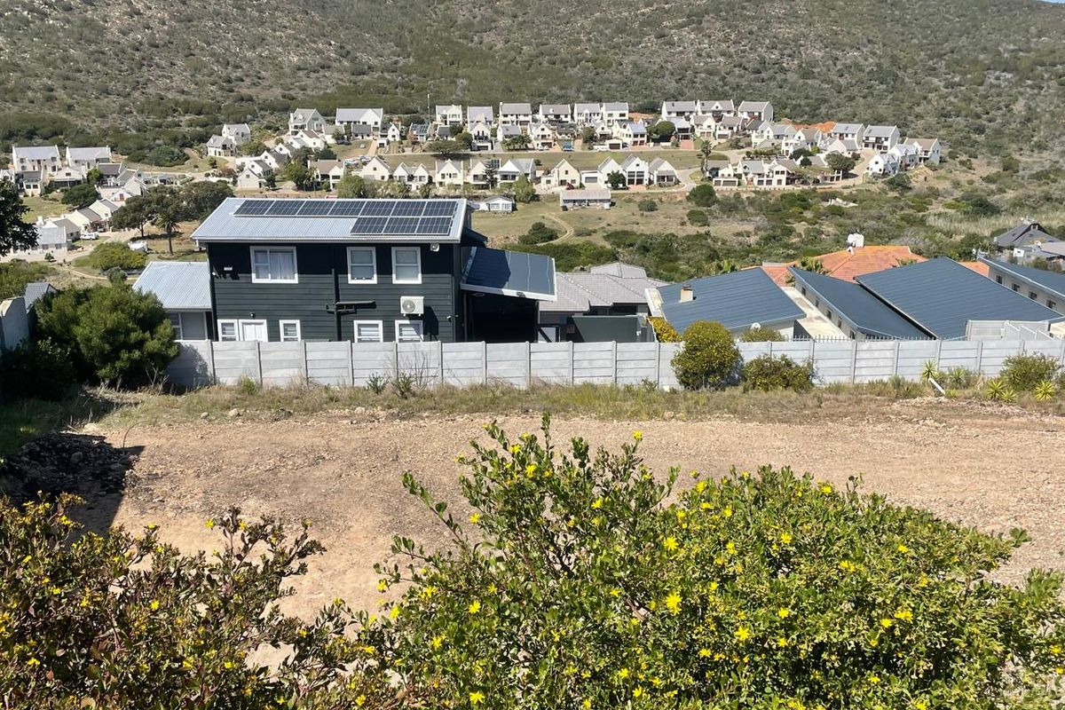 Vacant land in Island View for single or duet developing - Photo 3