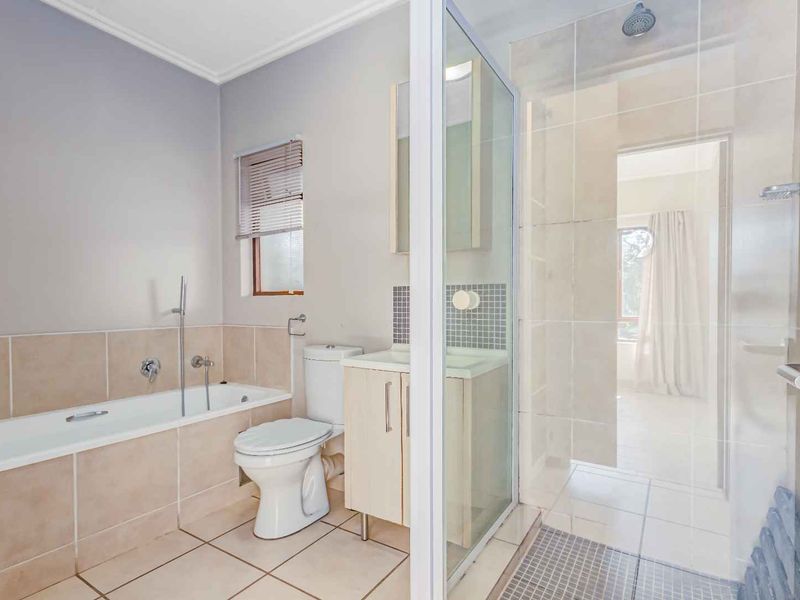 Charming 1 Bedroom Apartment in Secure Complex - Photo 10