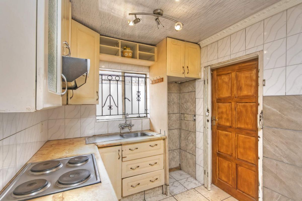 Charming Family Home for Sale in Kagiso Ext 8 - Photo 5