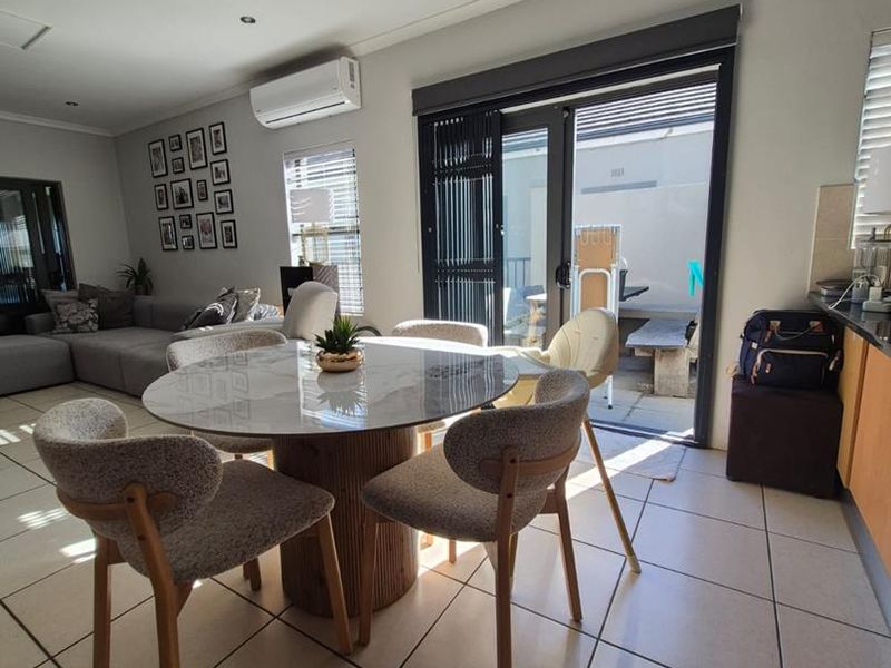 Lovely family townhouse for sale in Plattekloof. - Photo 2