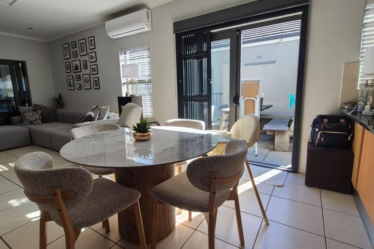 Lovely family townhouse for sale in Plattekloof. - Photo 2