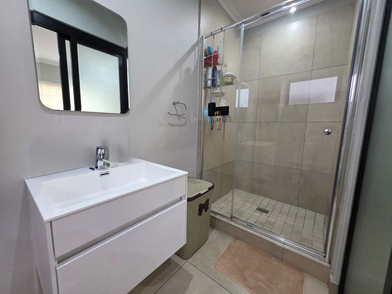 2 Bedroom with 2 Bathrooms on the First Floor For Sale in Emberton Estate. - Photo 8