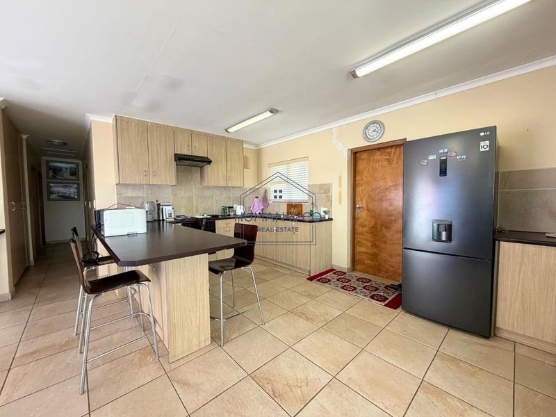 Ideal Starter Home in Fairway Estate - Photo 5