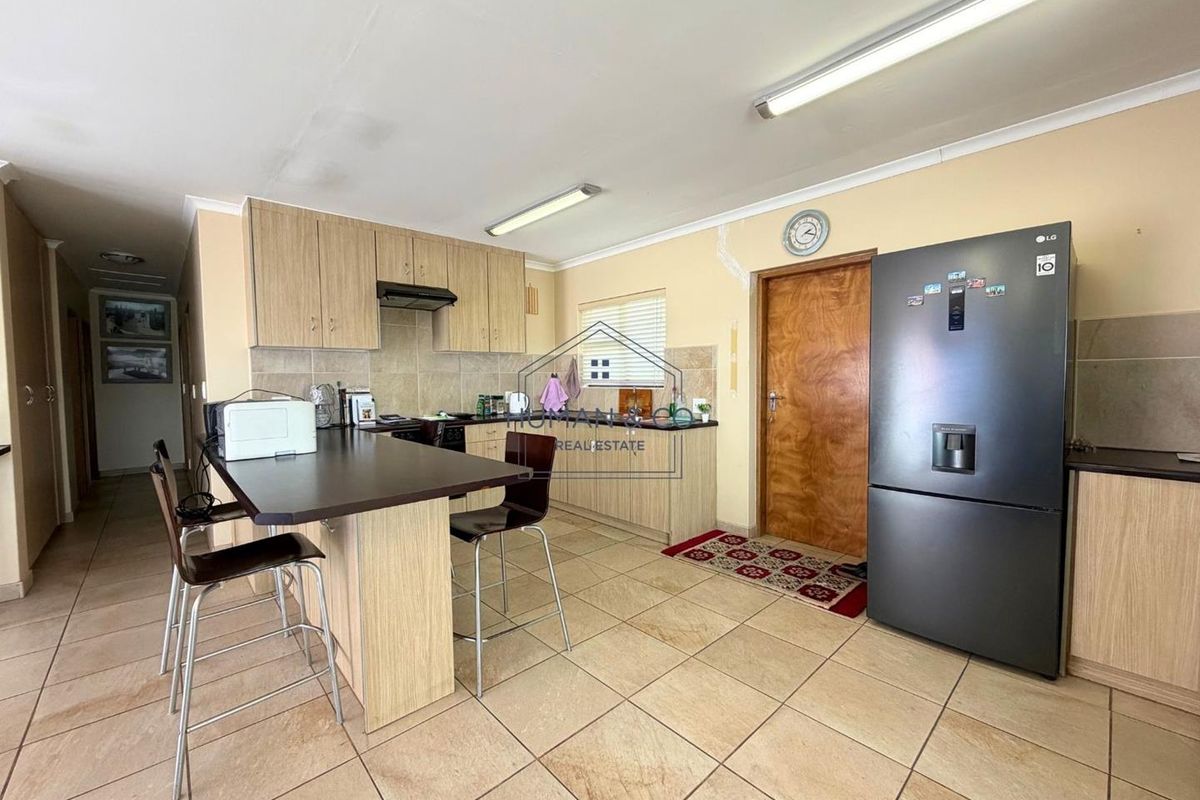 Ideal Starter Home in Fairway Estate - Photo 5