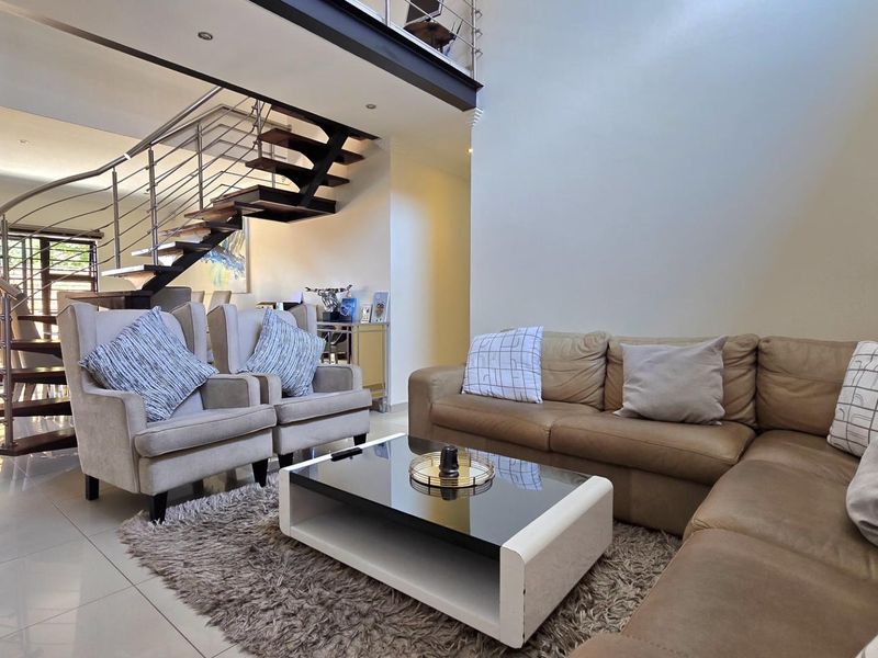 3 Bedroom Townhouse for Rent in New Redruth Alberton - Photo 2