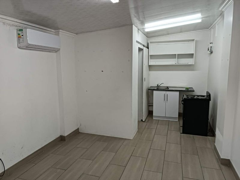 🌿 Modern Bachelor Flat to Rent in Pelham South – Ideal for a Single Professional | Available 1 August - Photo 2