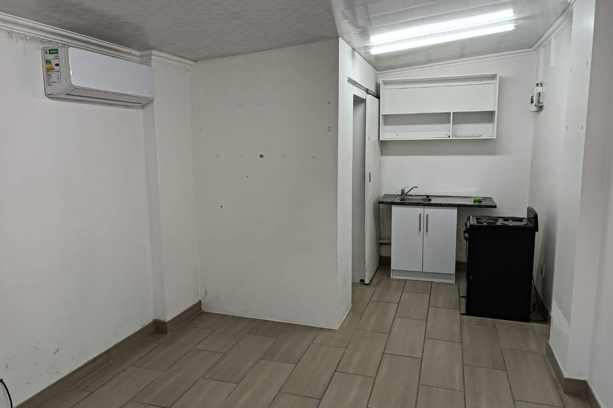 🌿 Modern Bachelor Flat to Rent in Pelham South – Ideal for a Single Professional | Available 1 August - Photo 2