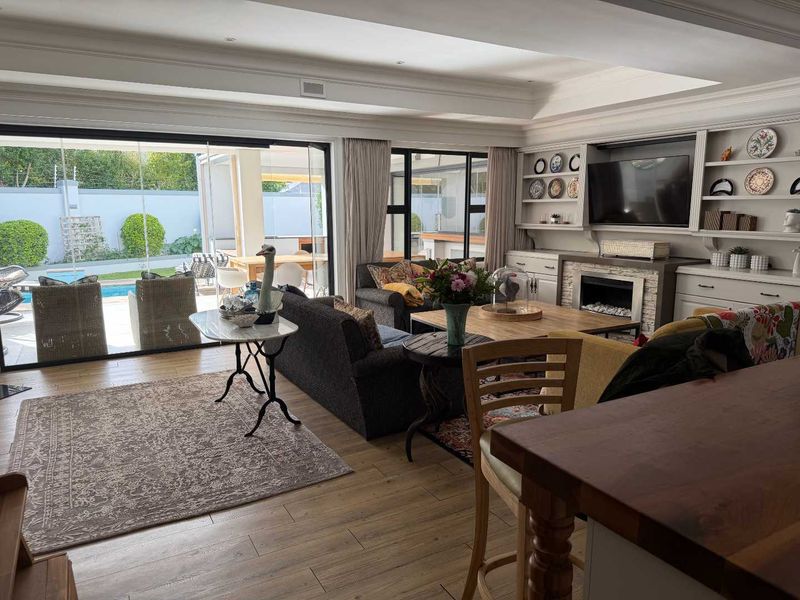 2 Bedroom Home in Constantia - Photo 9