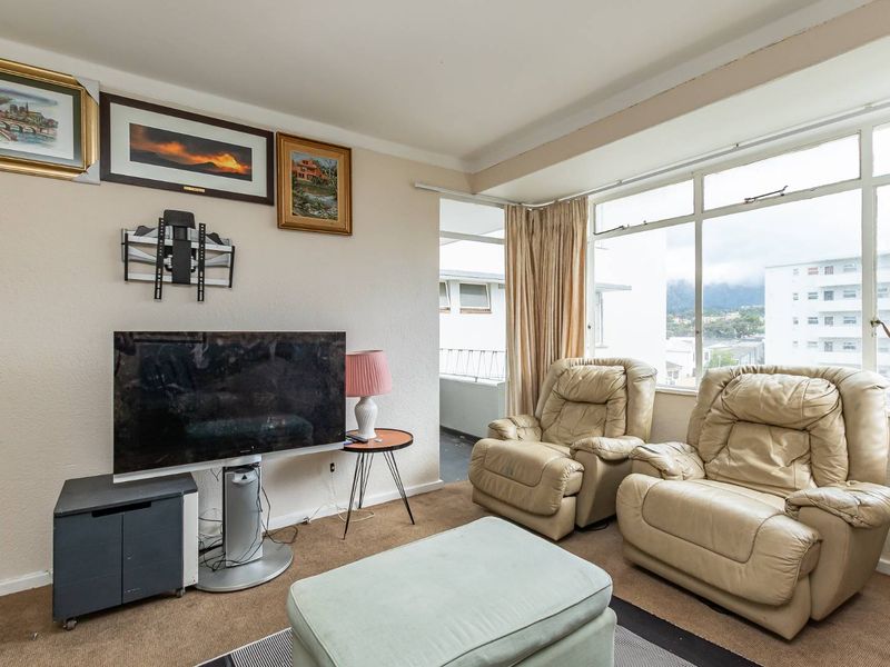 Lock up and go 2 Bed Apartment in the heart of Plumstead - Photo 7