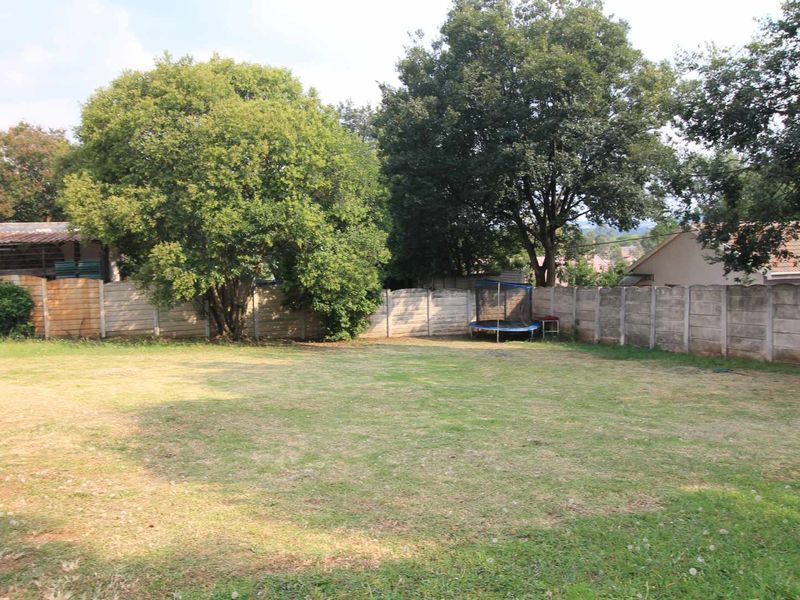 3 bed Family Home with a Flatlet - Photo 7