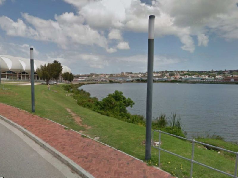 Bachelor flat in Sydenham - Photo 10