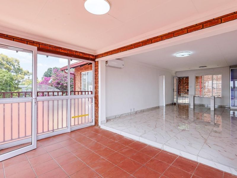 Beautiful 3-Bedroom Apartment with Modern Finishes and Stunning Views - Photo 6