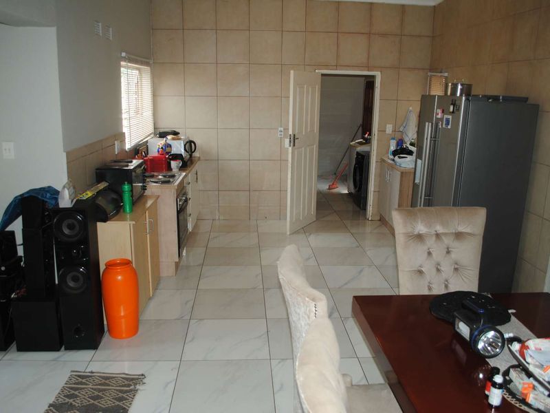 Feast your eyes on this charming facebrick property — a place you’ll be proud to call home. - Photo 9