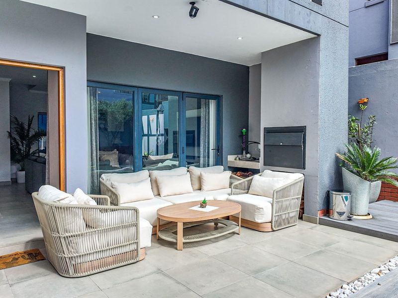 Four-bedroom furnished cluster in Bryanston - Photo 4