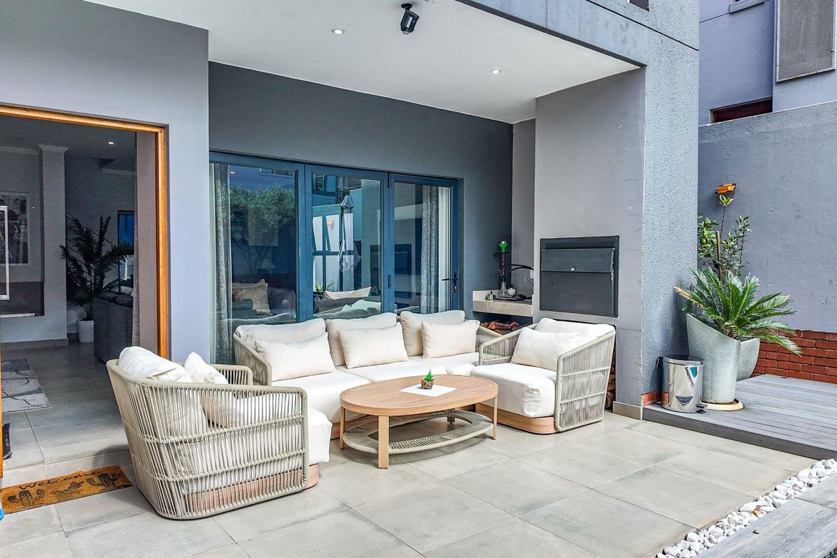 Four-bedroom furnished cluster in Bryanston - Photo 4