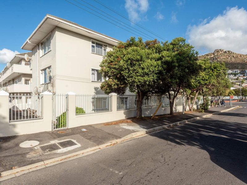 First floor living, close to the beach and shops. - Photo 3