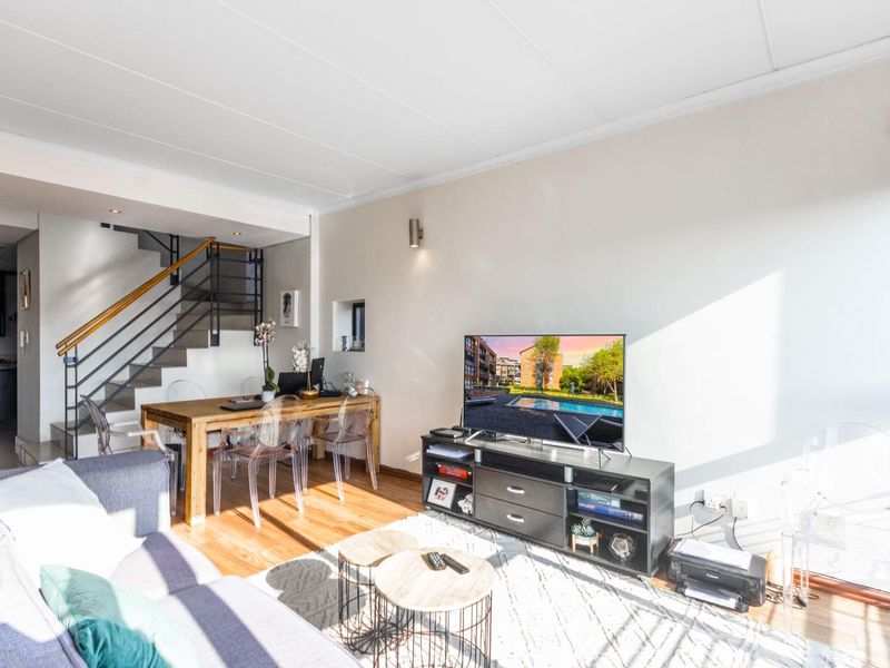 2 BED 2.5 BATH TRIPLEX UNFURNISHED APARTMENT ATHOL FOR SALE - Photo 3