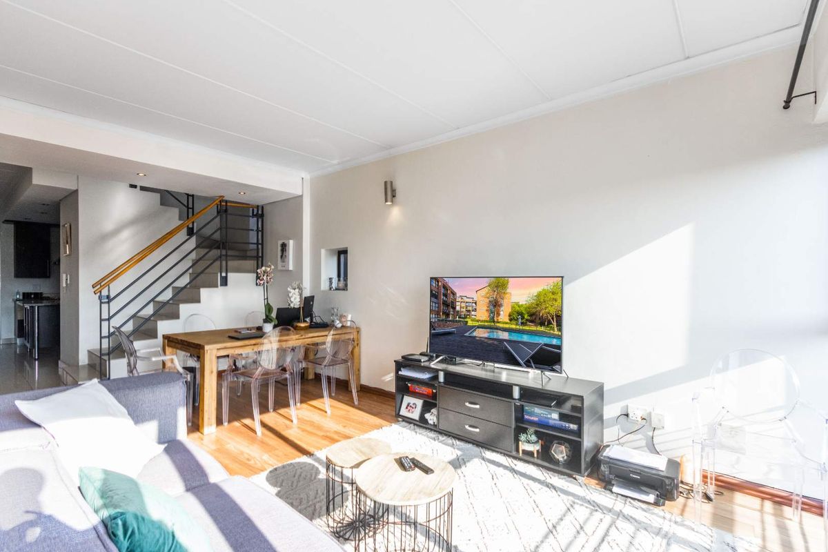 2 BED 2.5 BATH TRIPLEX UNFURNISHED APARTMENT ATHOL FOR SALE - Photo 3