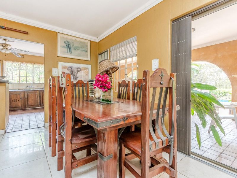 Peaceful Country Living: Two-Bedroom Home with Pool & Two One-Bedroom Cottages! - Photo 8