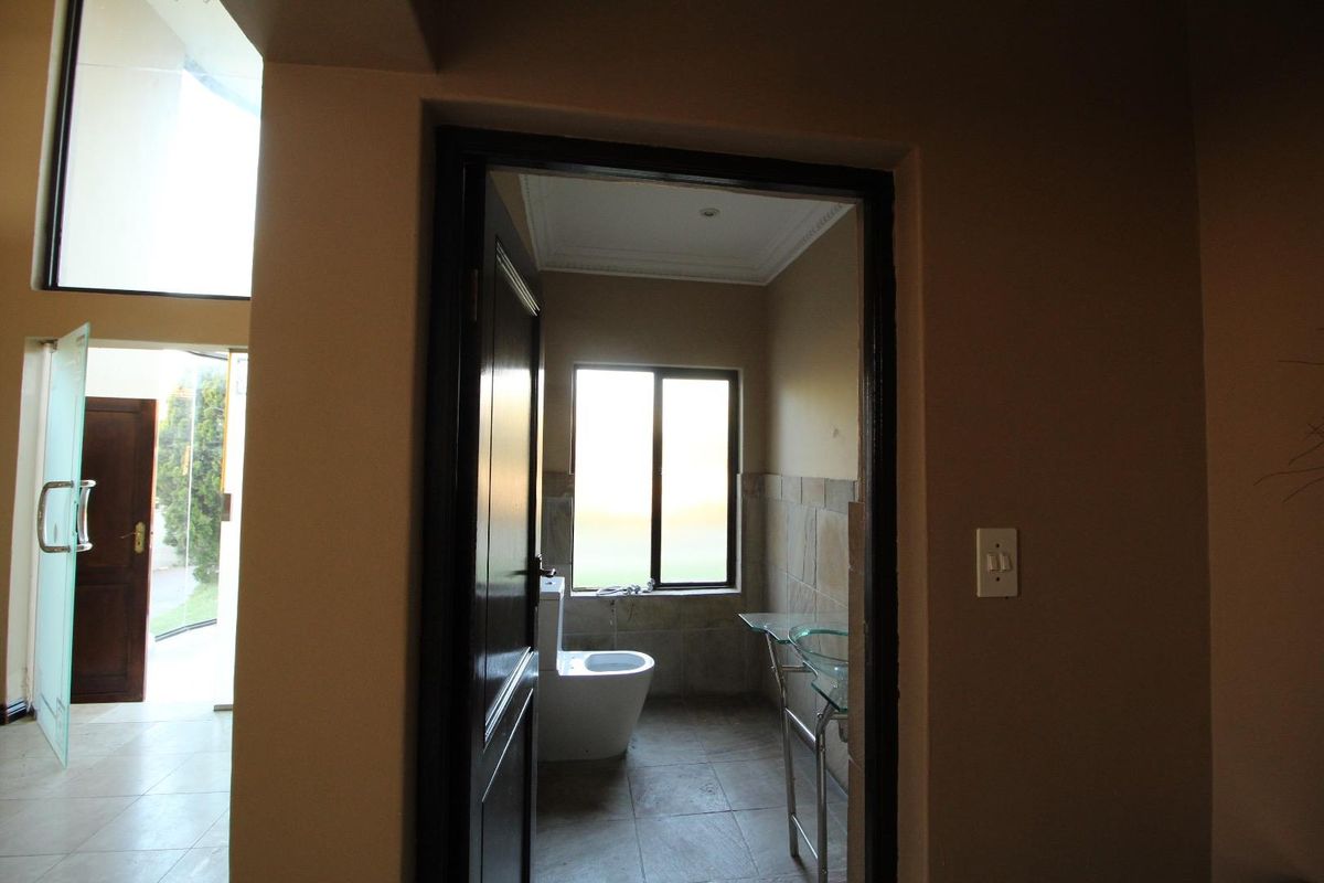 Elegant 4-Bedroom Tuscan Masterpiece For Sale in Blue Valley Golf Estate - Photo 4