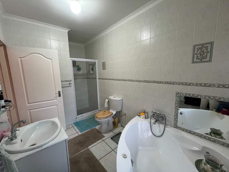 Sturdy, Low-Maintenance Family Home in an Extremely Popular Area - Photo 6