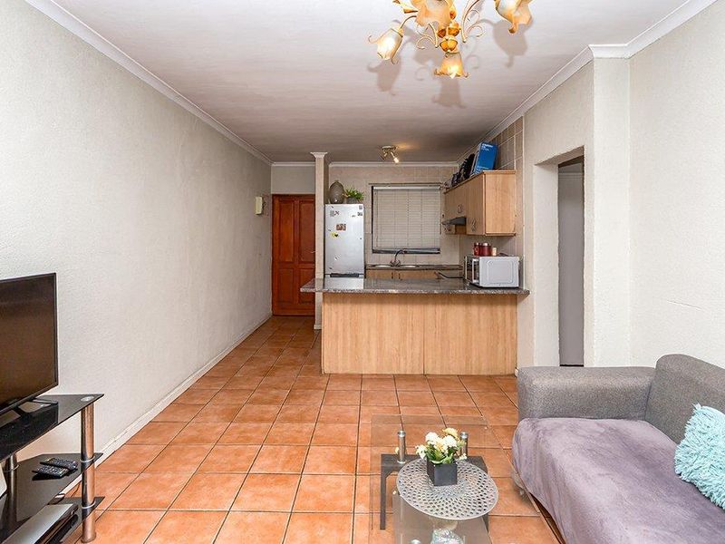 Two Bedroom Groundfloor Apartment With Garage - Photo 6