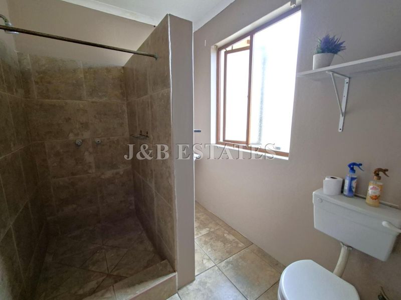 "Versatile Estate: Business or Residential, Your Choice!" - Photo 6