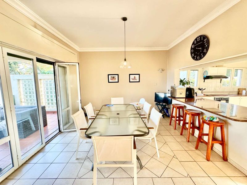 Hendra Estates - Rare Find! Large Family home To Rent With Flat and Staff Accom In Umhlanga - Photo 8