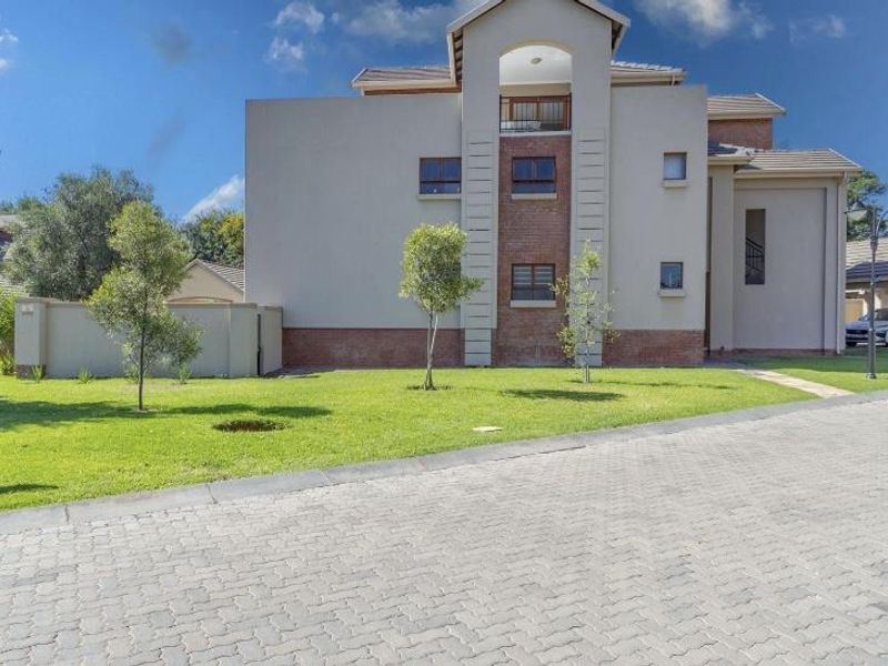 Beautiful 2 bedroom apartment calling your name - Photo 3