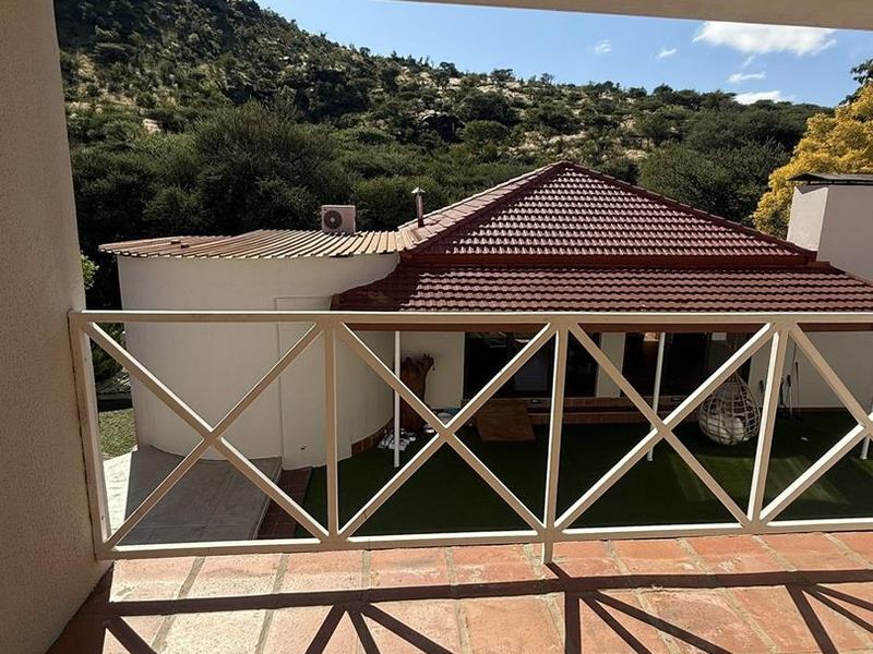 Beautiful 5 bedroom house for sale in Ludwigsdorf Klein Windhoek - Photo 8