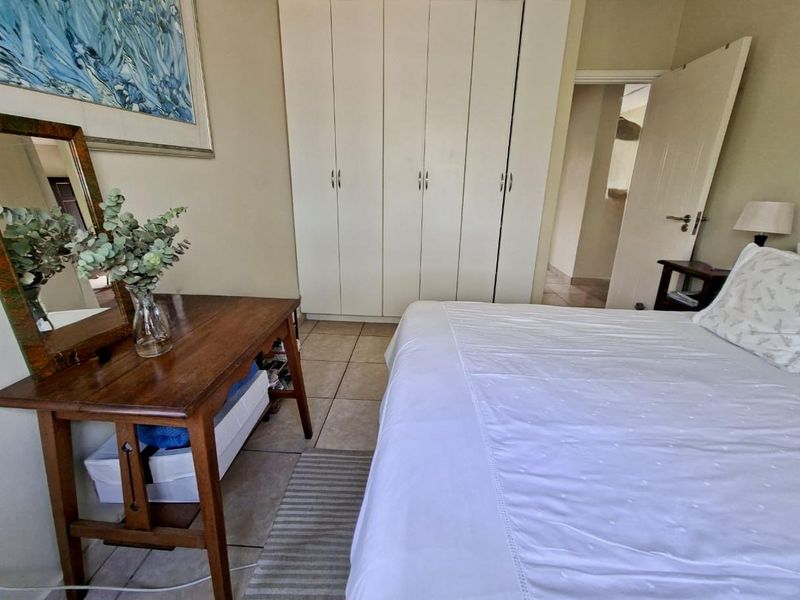 Top Floor 2 Bedroom apartment in Sheffield Beach - Photo 6